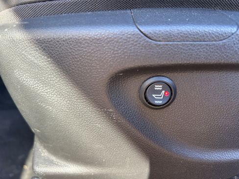 Used 2019 Chevrolet Trax LT w/ LT Convenience Package image 24