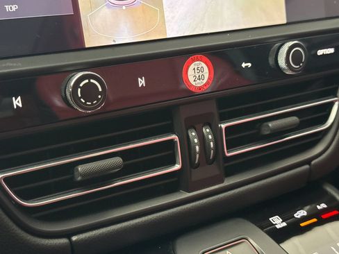 Certified 2023 Porsche Macan Turbo AWD/4WD image 22