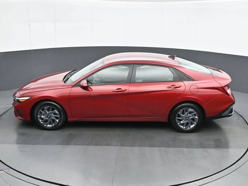 Used 2024 Hyundai Elantra SEL FWD image 18