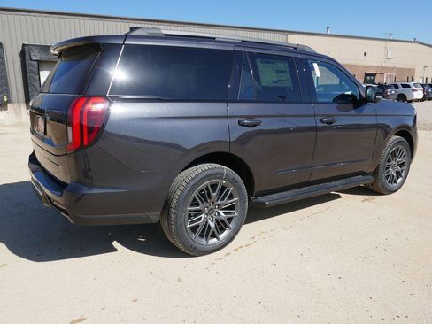 New 2026 Ford Expedition Platinum image 5