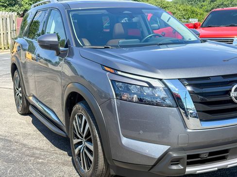 Used 2025 Nissan Pathfinder Platinum w/ Lighting Package (N93) AWD/4WD image 3