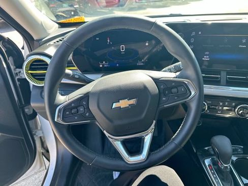 Used 2024 Chevrolet Trax LT w/ Driver Confidence Package FWD image 15