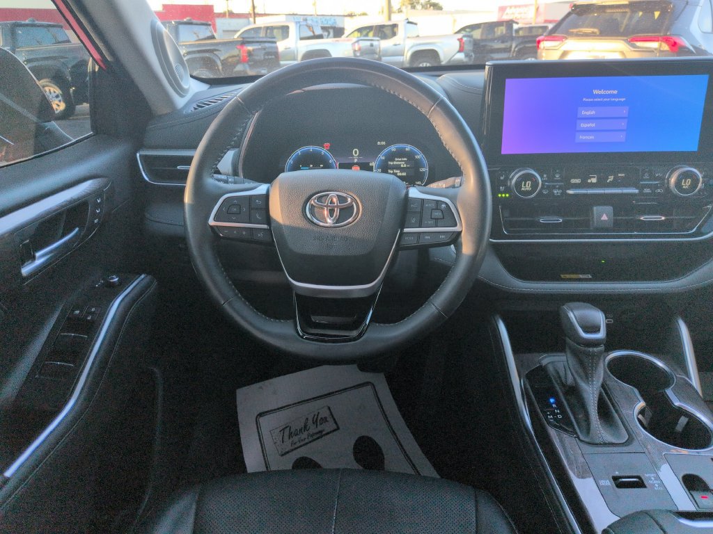 Used 2023 Toyota Highlander Platinum FWD image 13