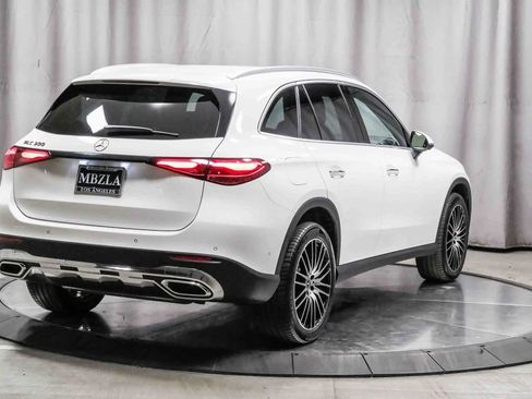 Certified 2025 Mercedes-Benz GLC 300 image 4