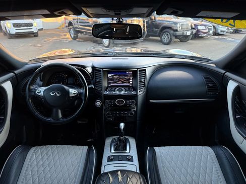 Used 2017 INFINITI QX70 AWD w/ Limited Package image 26