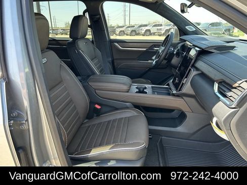 New 2026 GMC Acadia Denali Ultimate w/ LPO, Floor Liner Package AWD/4WD image 24