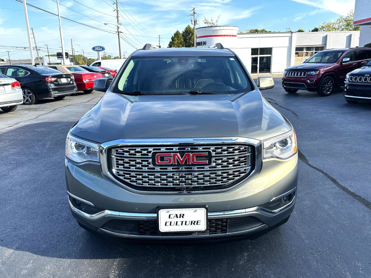 Used 2018 GMC Acadia Denali w/ Technology Package AWD/4WD image 4