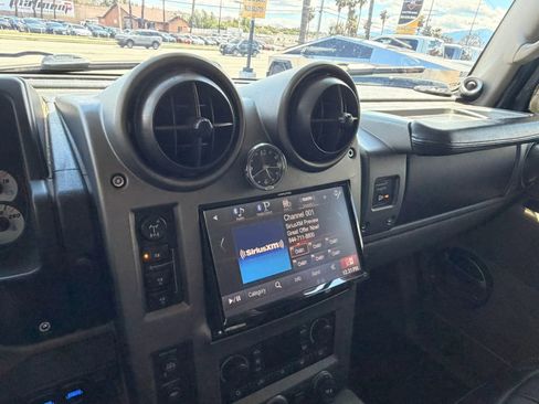 Used 2003 HUMMER H2 w/ Preferred Equipment Group AWD/4WD image 24