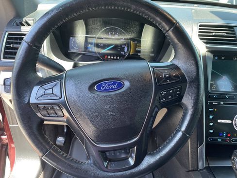 Used 2018 Ford Explorer Limited w/ Ford Safe & Smart Package FWD image 19
