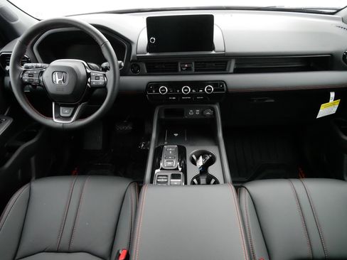 Certified 2025 Honda Pilot TrailSport image 10