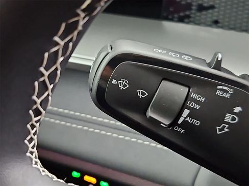 New 2026 Volkswagen Tiguan SE image 27