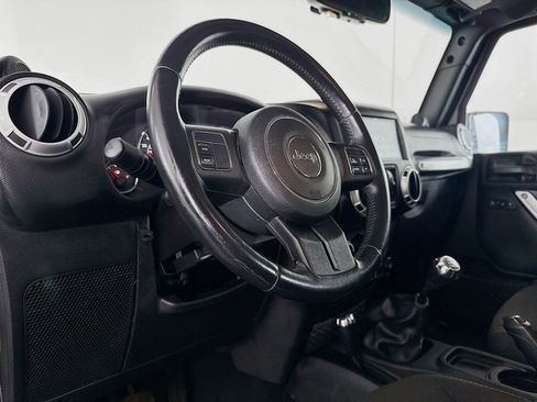 Used 2014 Jeep Wrangler Unlimited Sahara image 20