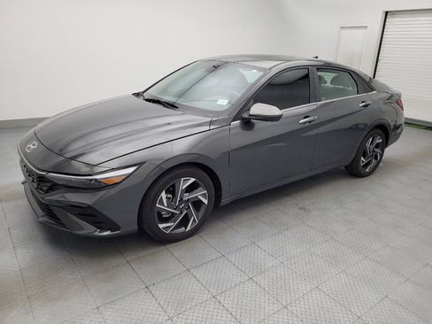 Used 2024 Hyundai Elantra SEL w/ Convenience Package FWD image 2