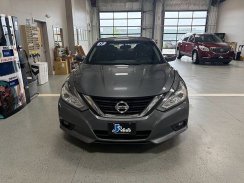 Used 2017 Nissan Altima 2.5 SV FWD image 3