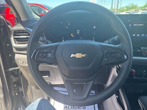 Used 2024 Chevrolet TrailBlazer LT FWD image 17