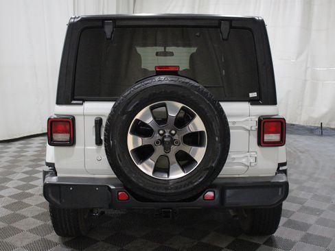 Used 2018 Jeep Wrangler Unlimited Sahara w/ Cold Weather Group AWD/4WD image 29