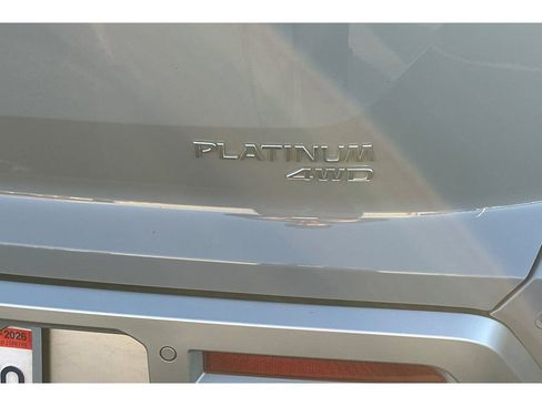 Used 2023 Nissan Pathfinder Platinum image 6