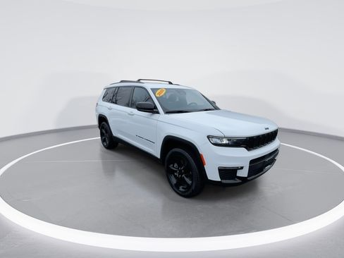 Used 2025 Jeep Grand Cherokee L Limited w/ Black Appearance Package image 2