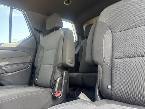 Used 2023 Chevrolet Traverse LT FWD image 38