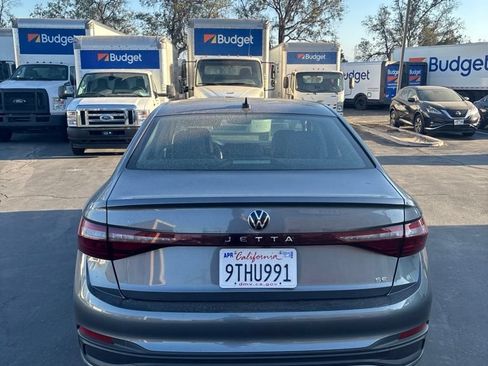 Used 2025 Volkswagen Jetta SE FWD image 5