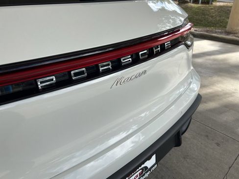 Used 2022 Porsche Macan AWD/4WD image 18