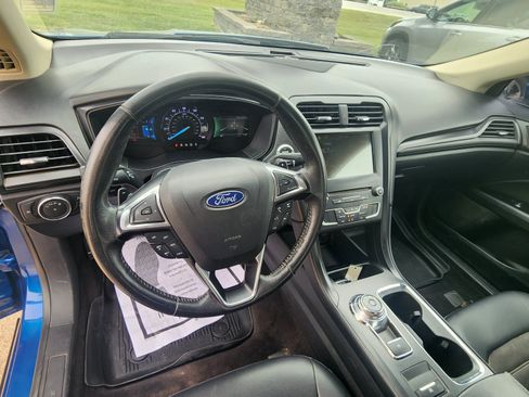 Used 2018 Ford Fusion SE w/ Equipment Group 201A FWD image 13