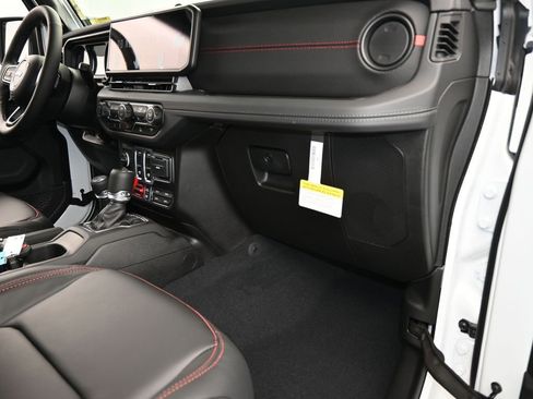 New 2025 Jeep Wrangler Rubicon w/ Xtreme 35 Tire Package image 34