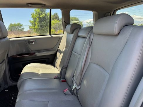 Used 2007 Toyota Highlander 4WD V6 w/ 3rd Row image 8