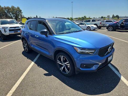 Used 2020 Volvo XC40 T5 R-Design AWD/4WD image 1