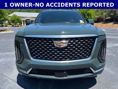 Used 2025 Cadillac Escalade Premium Luxury RWD image 13
