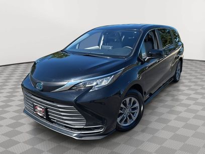Used 2021 Toyota Sienna LE
