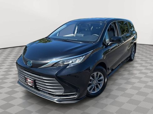 Used 2021 Toyota Sienna LE AWD/4WD image 1