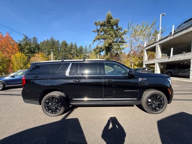 Used 2025 GMC Yukon XL Denali w/ Sun & Power Step Package AWD/4WD image 4
