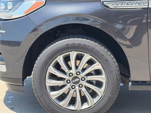 Used 2023 Lincoln Navigator 4WD image 5