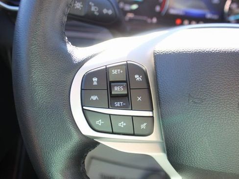 Used 2023 Ford Explorer Limited image 13