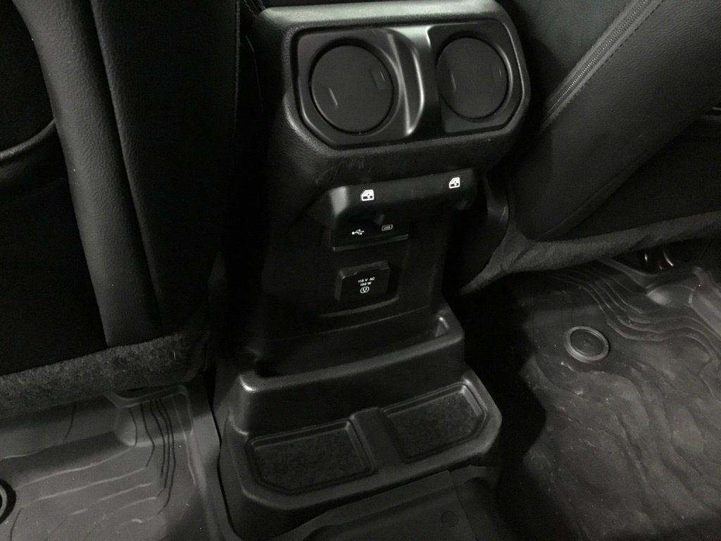 Used 2018 Jeep Wrangler Unlimited Sahara AWD/4WD image 29