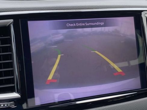 Used 2024 Chrysler Pacifica Touring-L FWD image 25