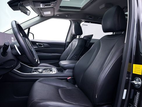 Used 2025 Kia Carnival SX image 19