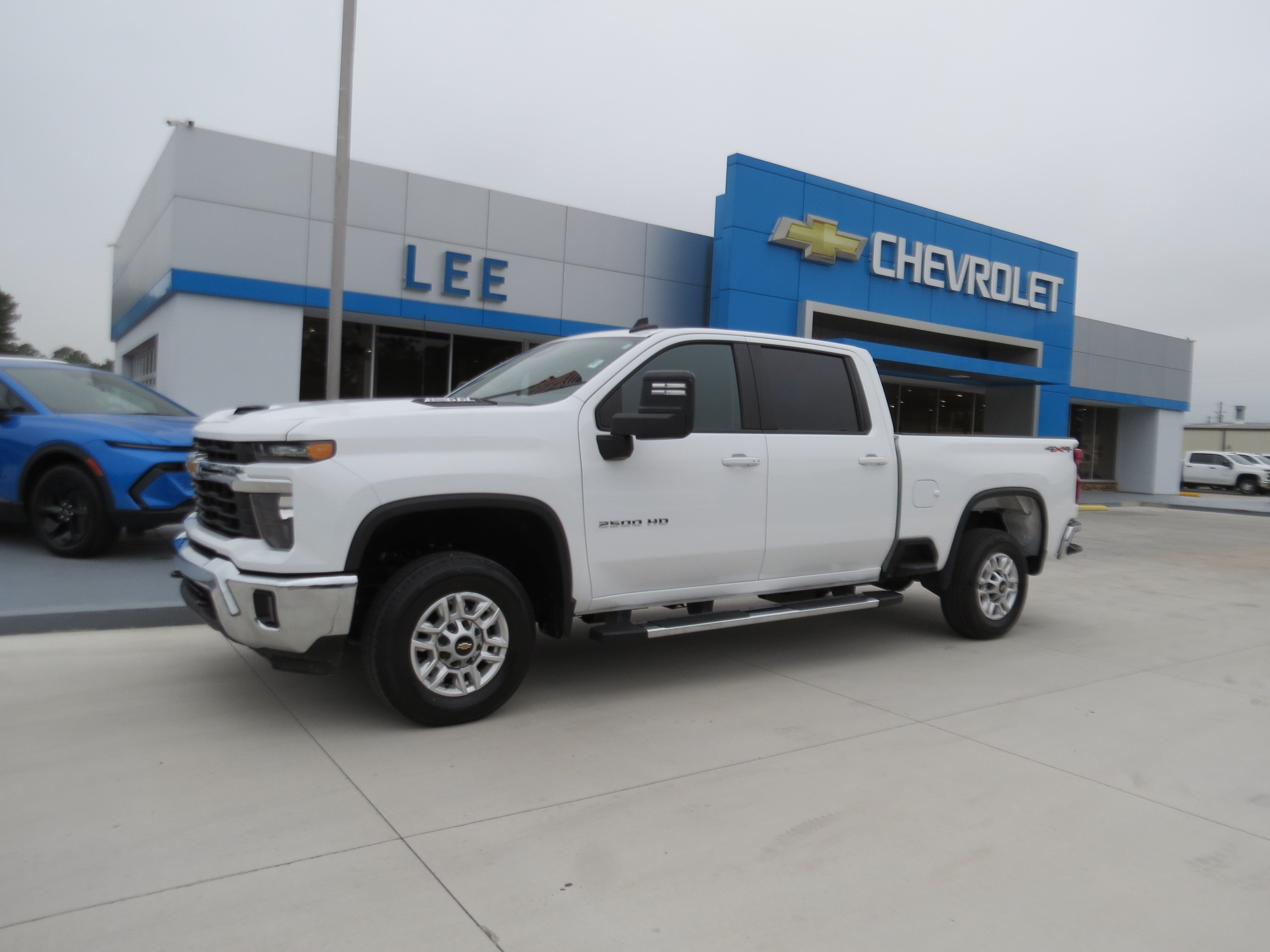 Used 2025 Chevrolet Silverado 2500 LT w/ Convenience Package AWD/4WD image 1