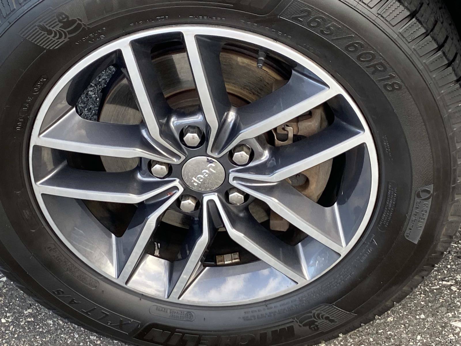 Used 2018 Jeep Grand Cherokee Limited AWD/4WD image 26