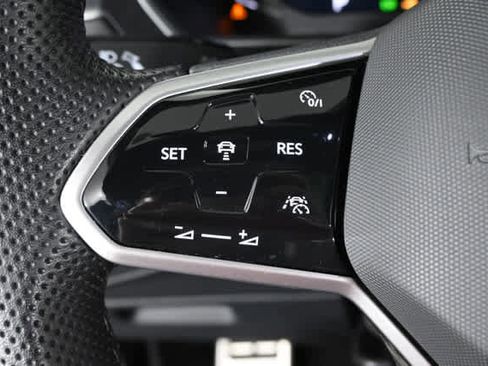 Used 2024 Volkswagen Tiguan SEL R-Line image 23