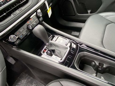 New 2026 Jeep Compass Latitude image 18