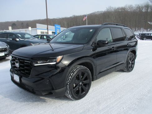 Certified 2025 Honda Pilot Black Edition image 1