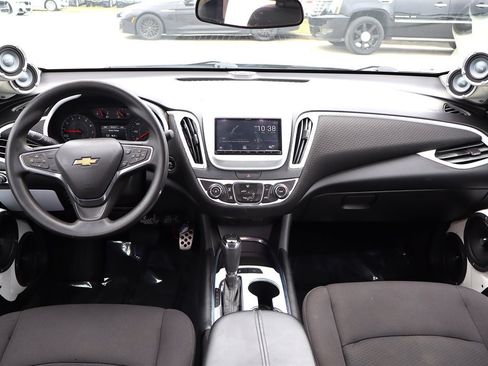 Used 2017 Chevrolet Malibu LT FWD image 13