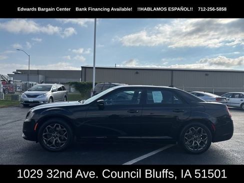 Used 2018 Chrysler 300 S w/ 300S Premium Group image 5
