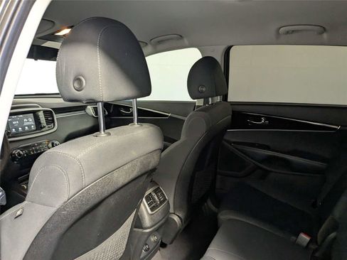 Used 2019 Kia Sorento LX image 20