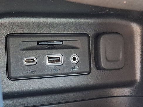 Used 2022 Chevrolet Equinox LT image 24