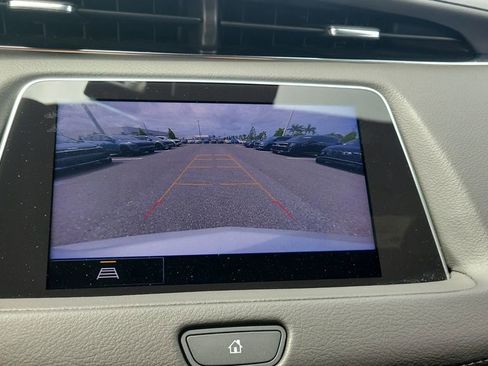 Used 2023 Cadillac XT4 Premium Luxury w/ Technology Package FWD image 18