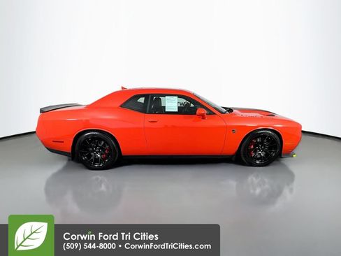 Used 2016 Dodge Challenger SRT Hellcat RWD image 18