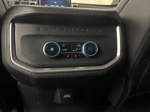 Used 2025 Ford Expedition Platinum AWD/4WD image 32